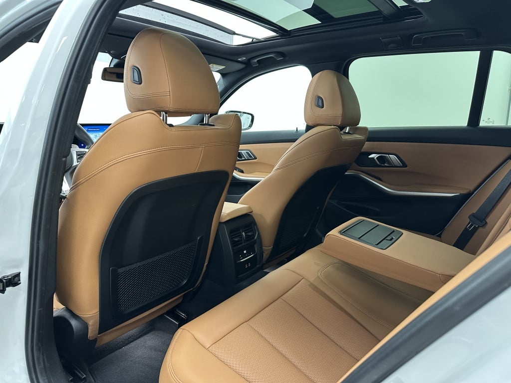 BMW 3-serie touring 330e xdrive m-sport | panoramadak | cognac | head-up-di
