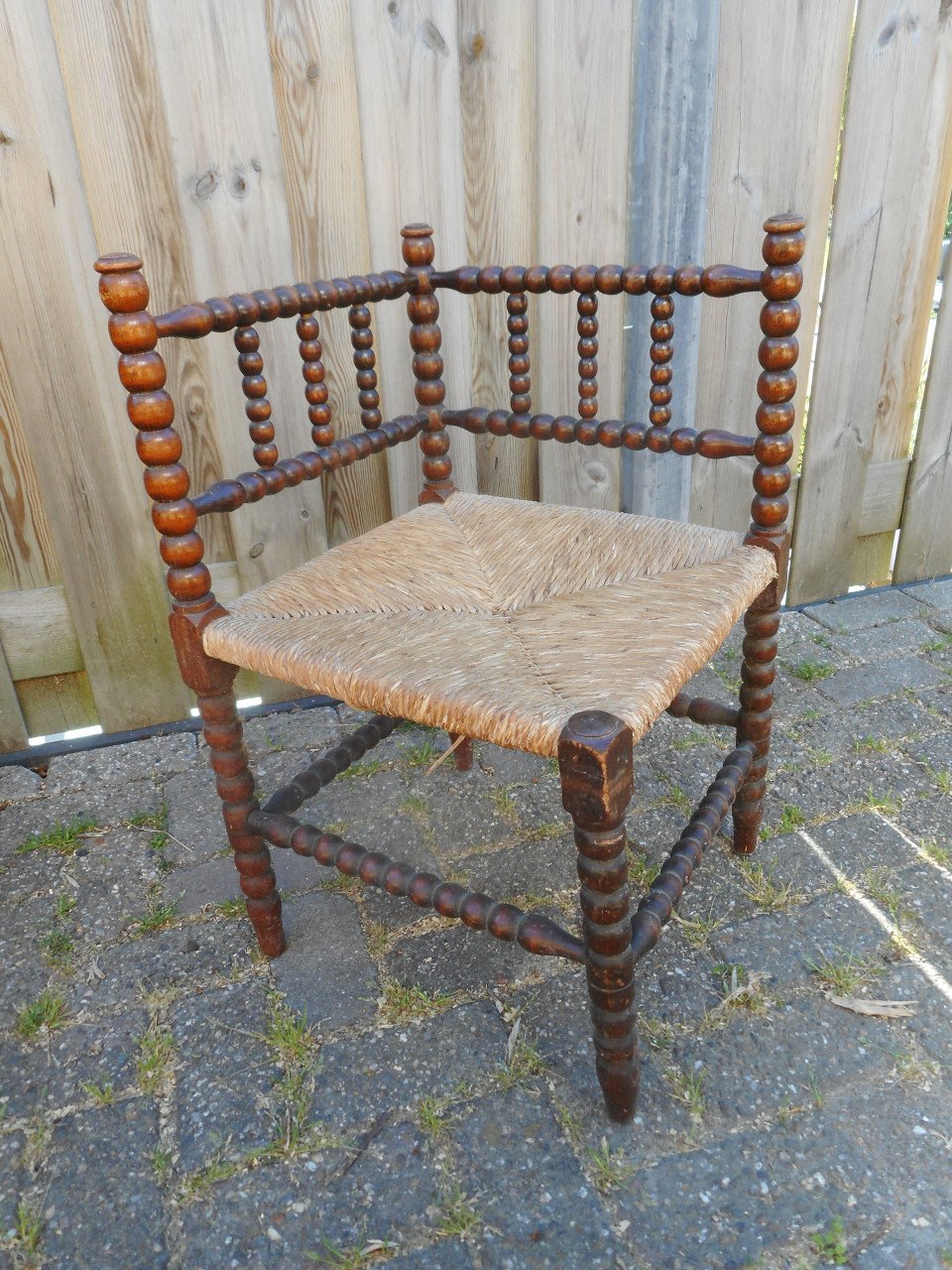 Oud hoek stoeltje