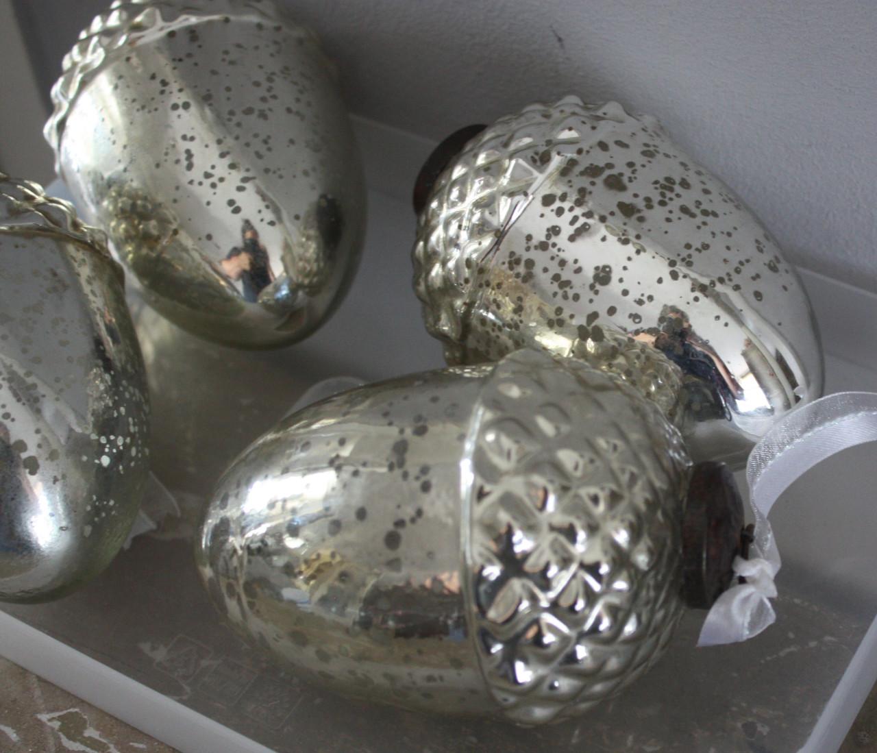Set van 4 glazen eikelhangers zilverkleur