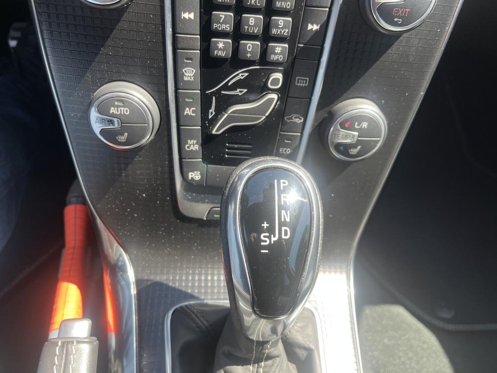 Volvo V40 1.5 t3 polar+ r-design sport pano navi trekhaak automaat