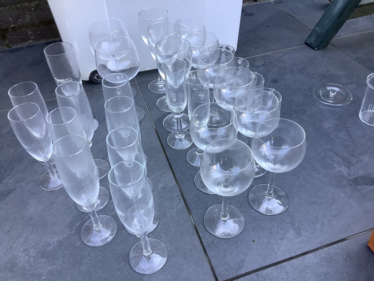 Gratis op te halen, verschillende wijn, borrel, theeglazen.