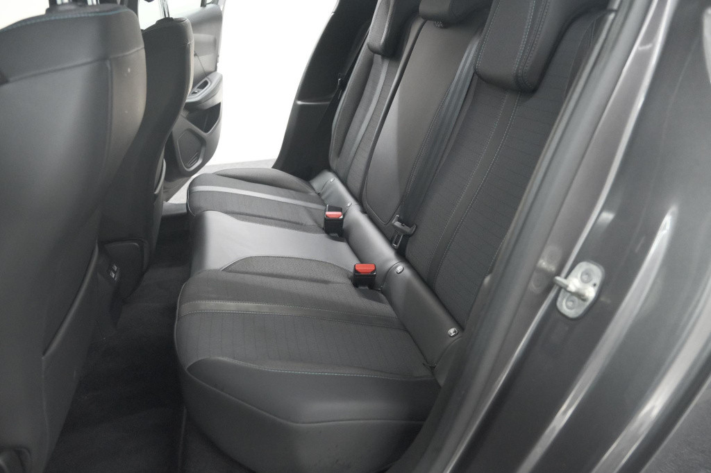 Peugeot 208 puretech 100 eat8 allure | camera | apple carplay | navigatie |