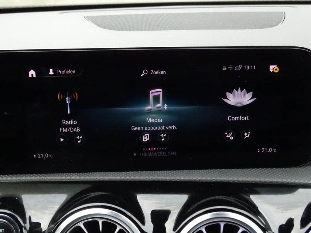 Mercedes-Benz A-Klasse 180 business solution amg | pano | led | el trekhaak
