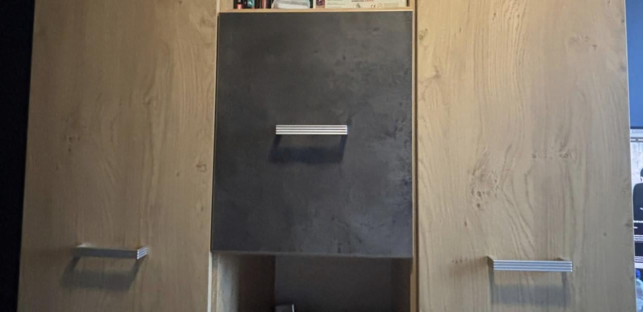 Kledingkast en bedombouw met kastjes