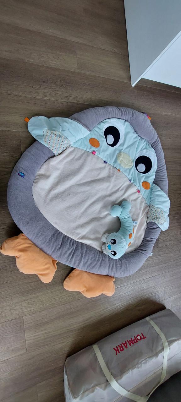 Educatief speelkleed met bogen en tummy time knuffel