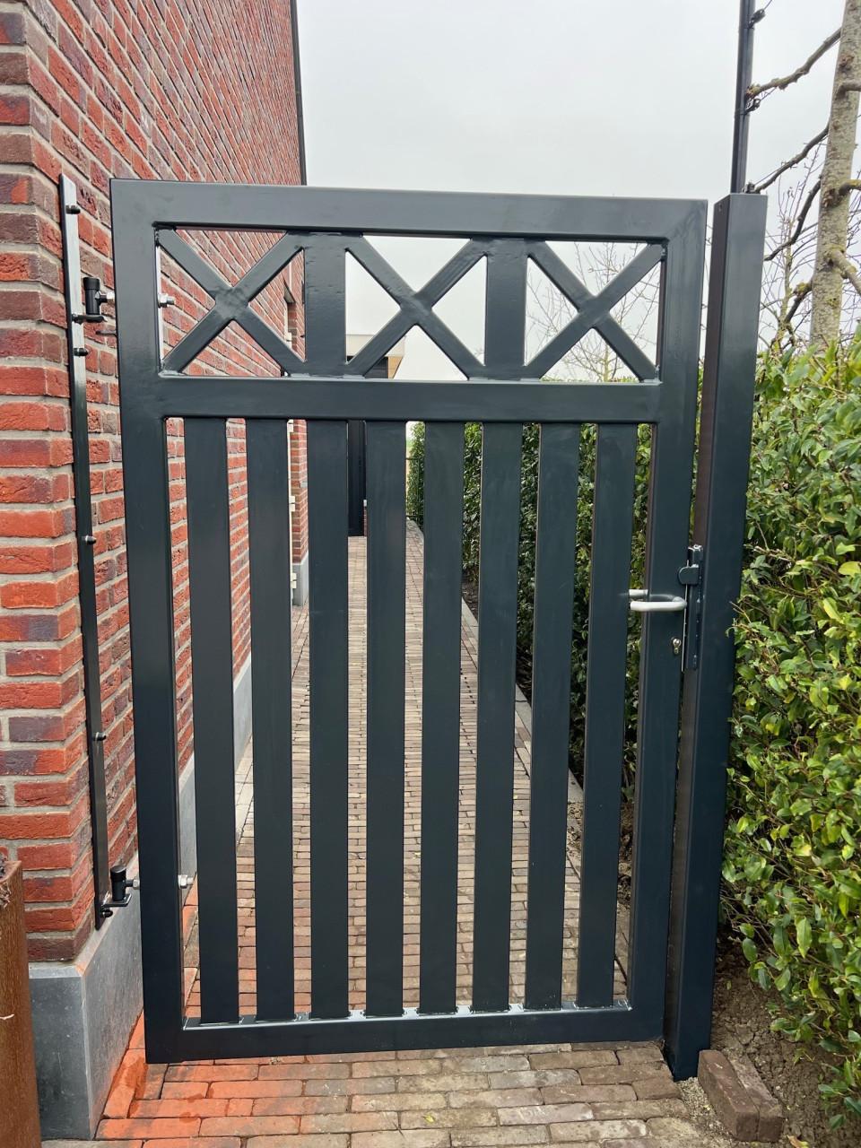 Inrijpoorten - Hekwerken - Tuinpoorten en Schuifpoorten.
