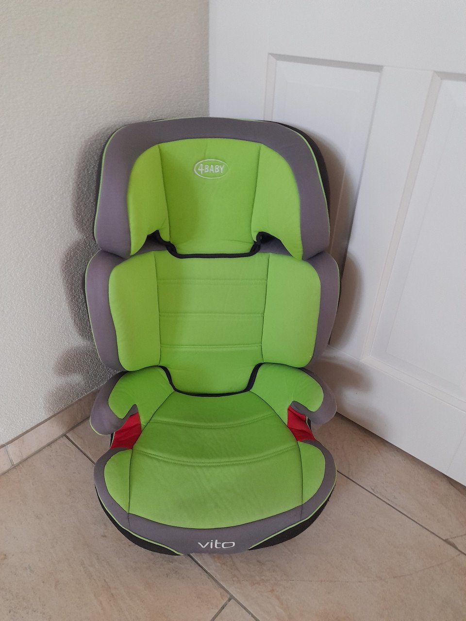 Autostoel ( 9 / 18 kg ) in goede schone staat )