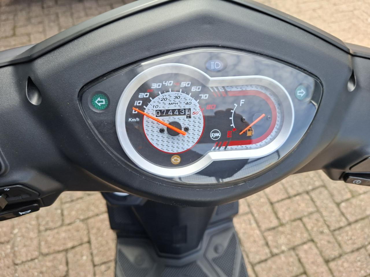 SYM Orbit III zwart 45 km/h met fabrieksgarantie