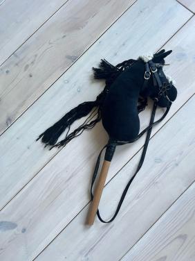 Leuk stokpaardje, kleine hobbyhorse zgan