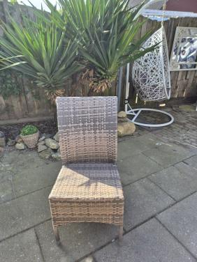 GRATIS 6 wicker tuinstoelen!
