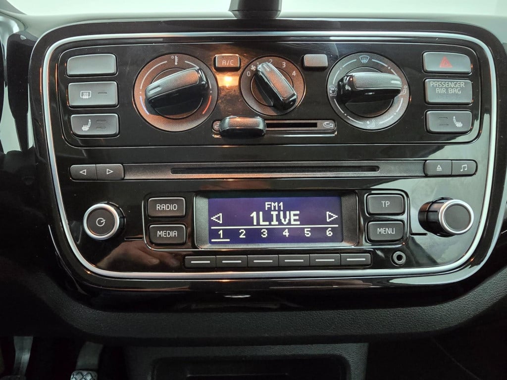 Volkswagen UP! 1.0 high up! bluemotion met cruisecontrol | unieke uitvoerin