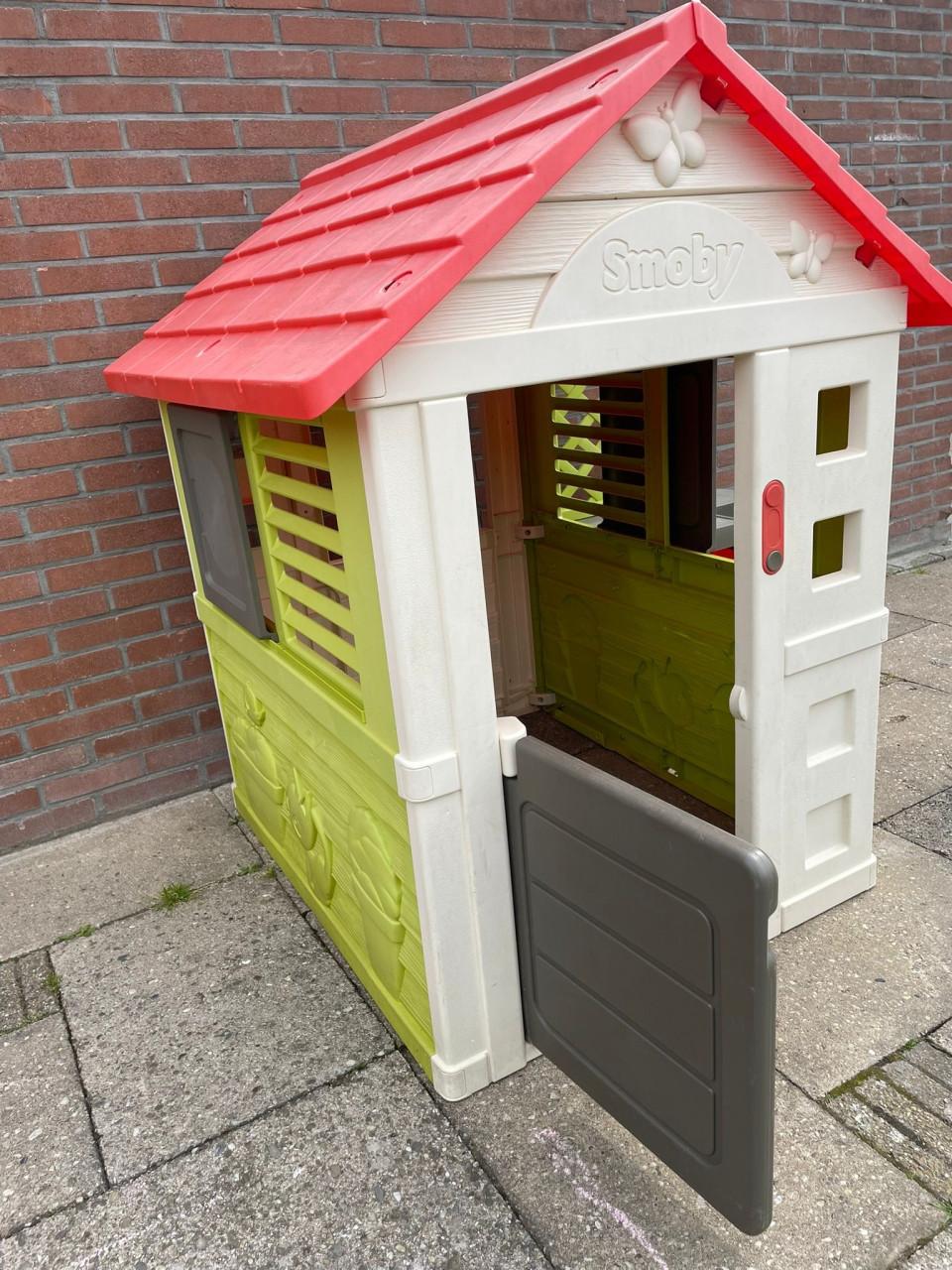 Smoby speelhuis + buitenkeuken, deurbel + ( water) glijbaan