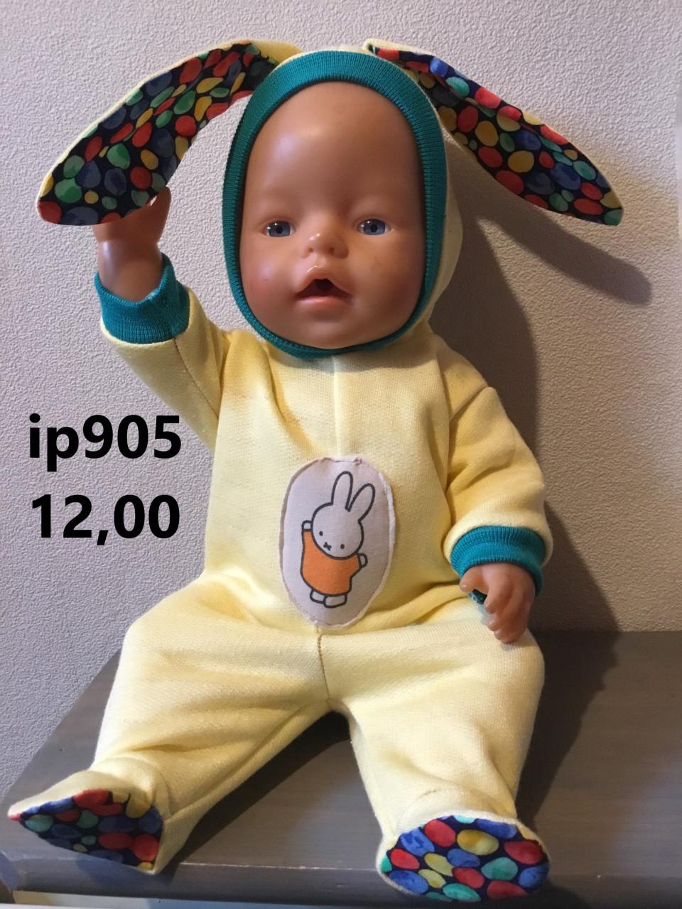 Poppenkleertjes baby born. Pyjama. Opbrengst KiKa.