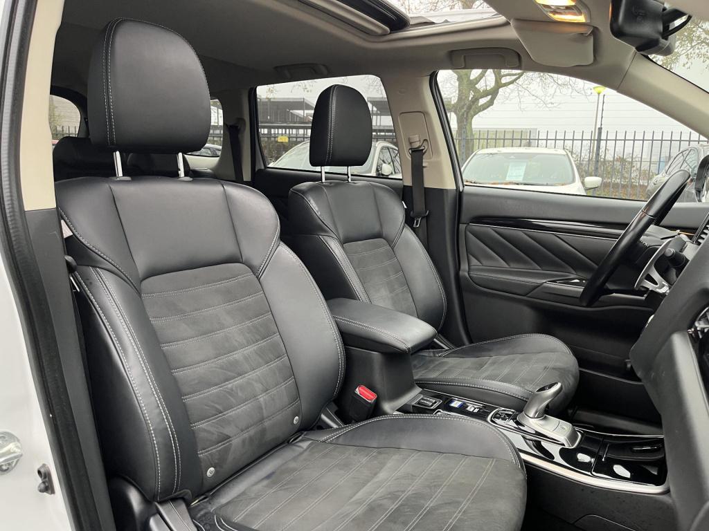 Mitsubishi Outlander 2.4 phev intense+ incl. trekhaak!