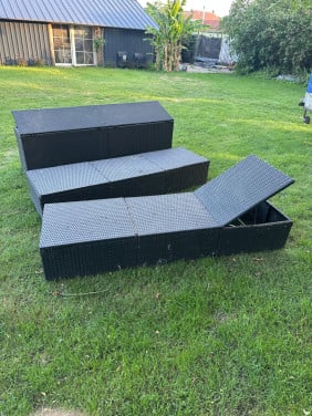 Twee ligbanken en opbergbox