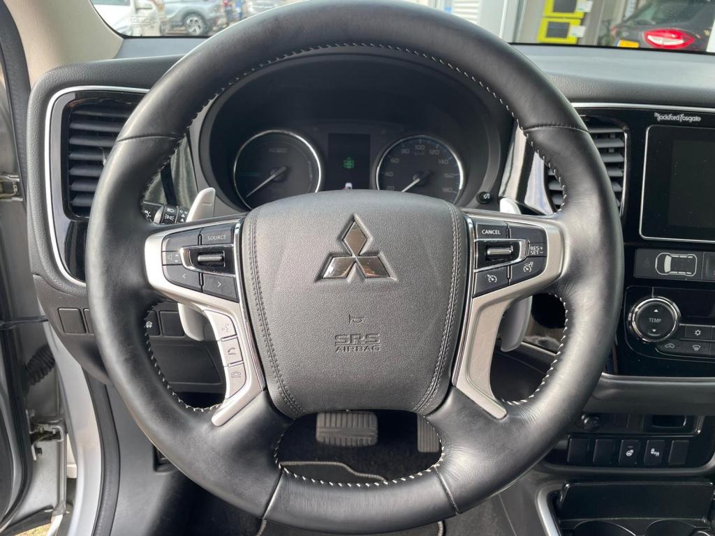 Mitsubishi Outlander 2.0 phev premium nieuwe accupakket met 30000km! soh 99