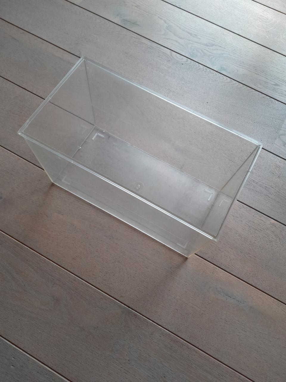 Gratis af te halen in Vlissingen; Kunststof terrarium of aquarium bak.