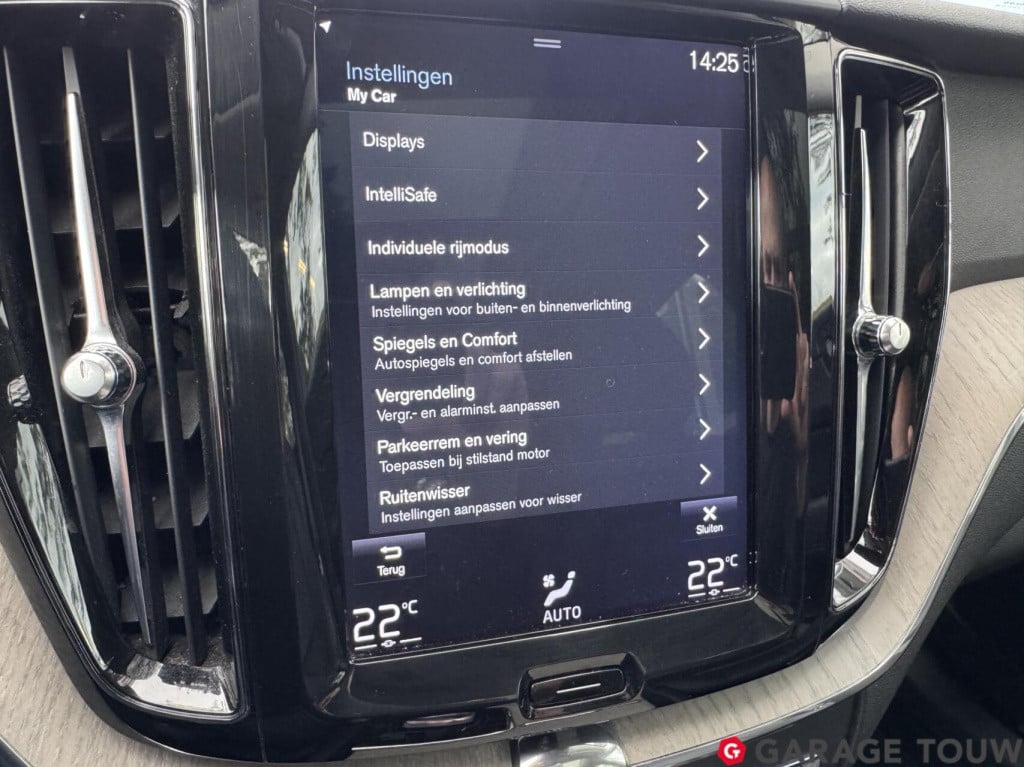 Volvo XC60 2.0 t8 twin engine awd inscription pano hud trekh