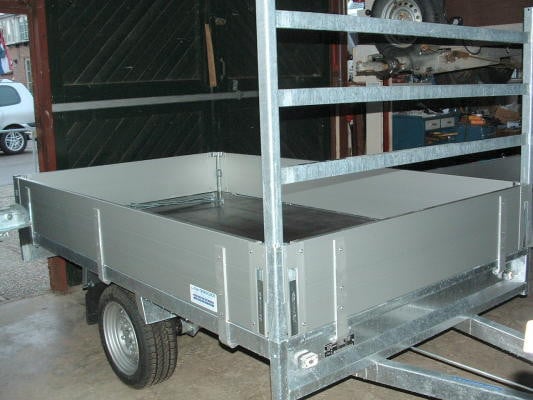 NIEUWE ANSSEMS PLATEAUWAGEN OP KENTEKEN