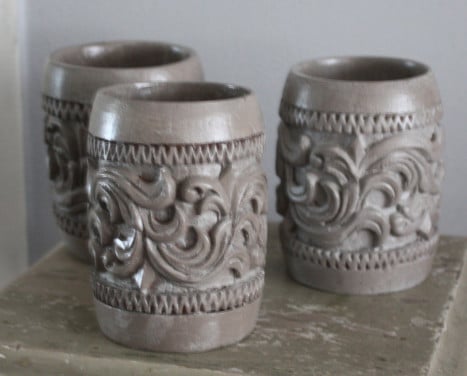 Set van 3 huten bewerkte potjes