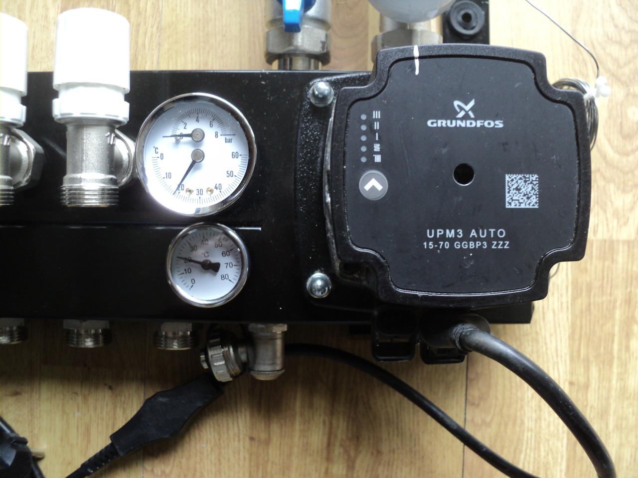 Vrijwel nieuwe 7 groep verdeler vloerverwarming ENERGI ZUINIG