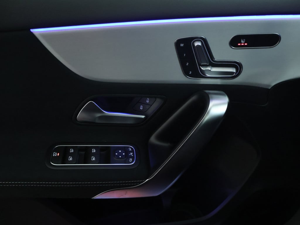 Mercedes-Benz A-Klasse 180 business solution amg | nightpakket | parkeerpak