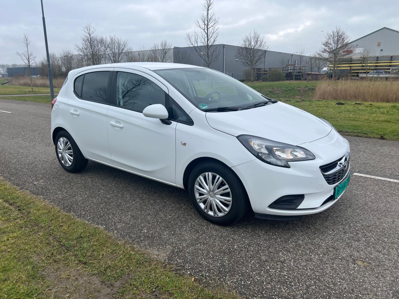 Opel Corsa uit 2018 met slechts 104.300 km, zeer fraai.