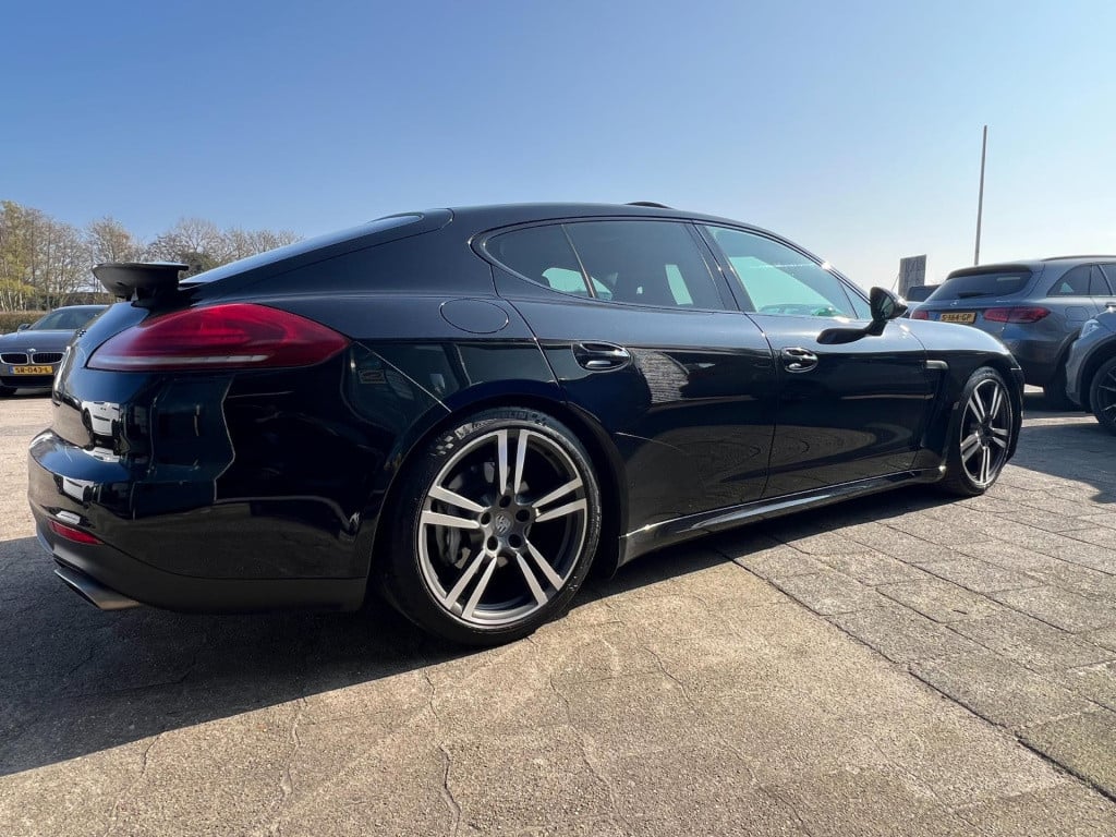 Porsche Panamera schuif/kanteldak, leer, navi, afn. trekhaak enz...