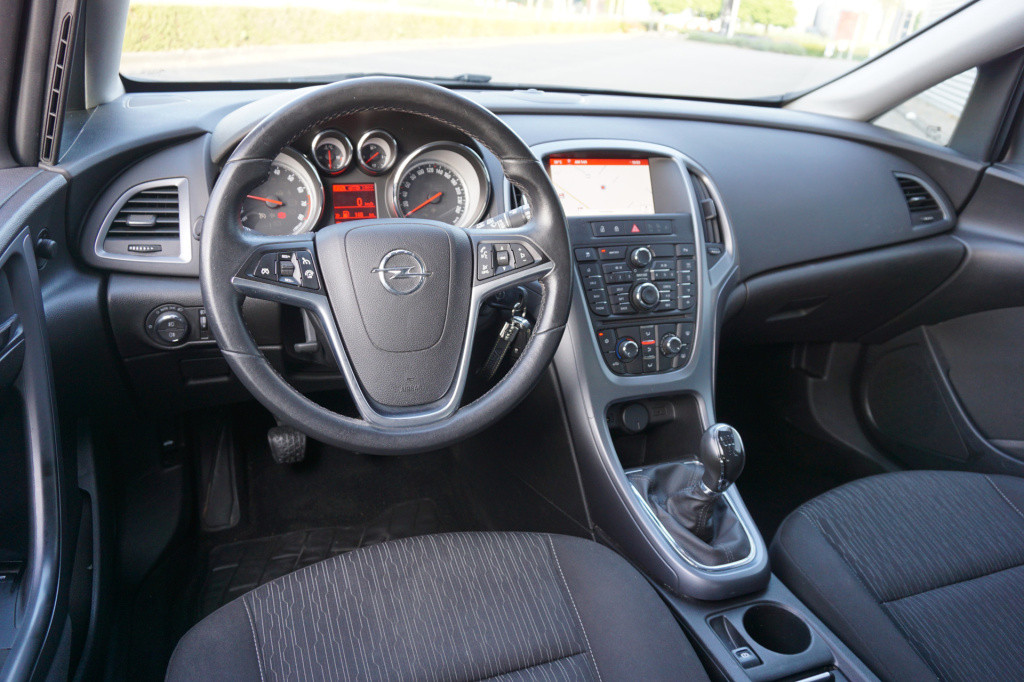 Opel Astra 1.4 turbo blitz - 1e eigenaar - airco / navi / cruise / elektr. 