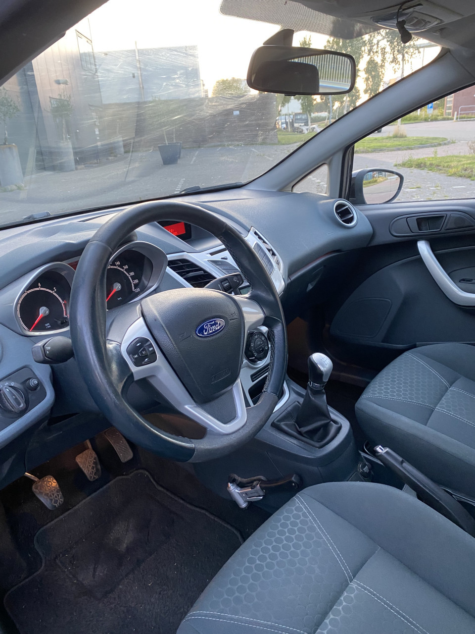 Ford Fiësta 1.25 60KW 5DR 2010 Zwart | NAP | NIEUWE APK!