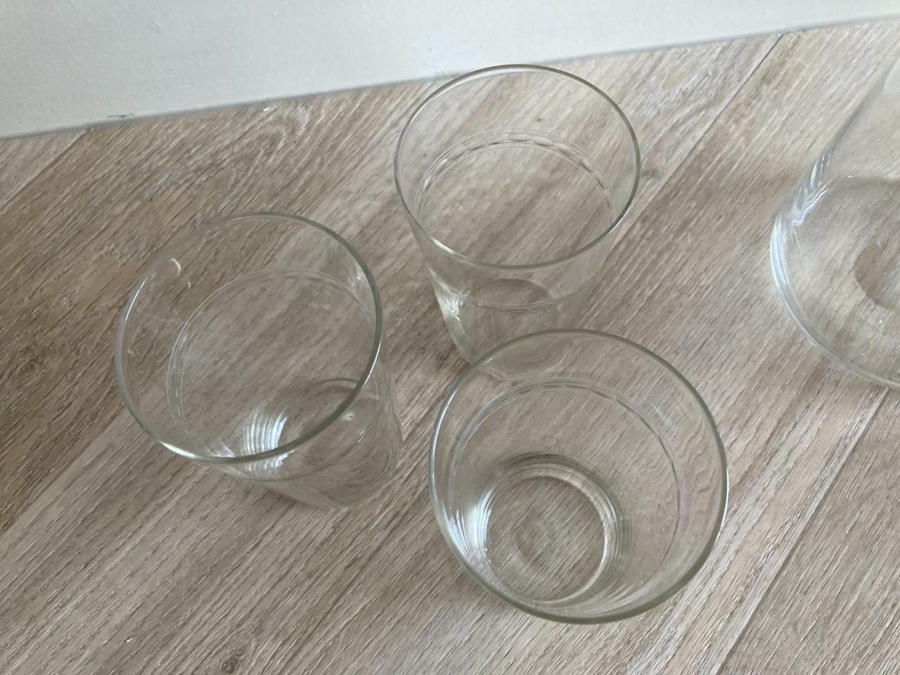 Oud glaswerk karaf en 4 glazen