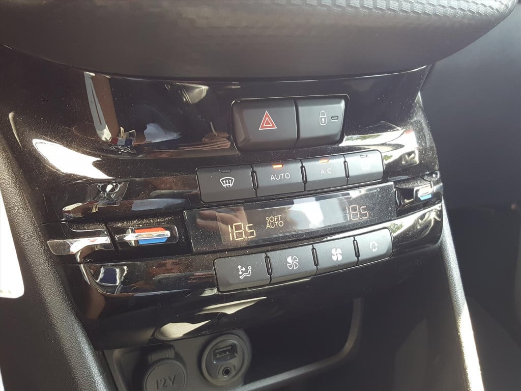 Peugeot 2008 1.2 pt 110pk allure eat6 automaat navigatie | achteruitrijcame