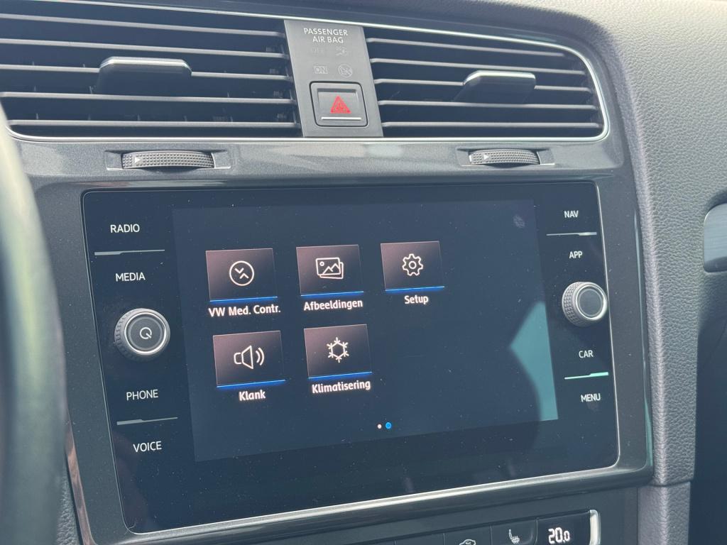 Volkswagen Golf 1.0 tsi * massage stoel * camera * carplay * stoelverwarmin