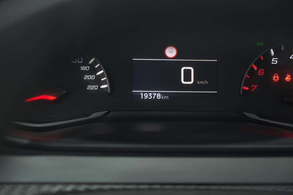 Peugeot 208 puretech 100 active | parkeersensoren | navigatie | apple carpl