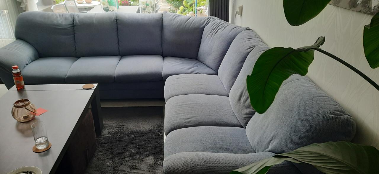 Hoekbank 3 hoek 3 stoffen bekleding 4a5 jaar oud nwpr € 2899,- vrpr € 389,-