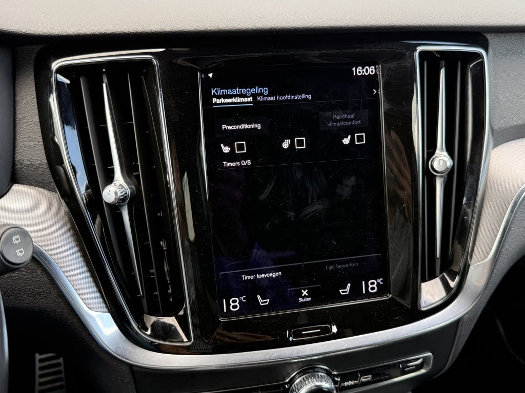 Volvo V60 t6 340pk recharge r-design| adap.cruise| trekhaak| camera| h&k s