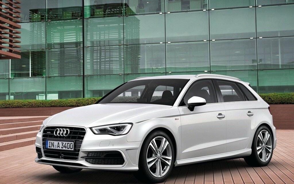 Originele Audi A3 S-line velgen 18 inch (7.5Jx18 ET51) + naafdoppen