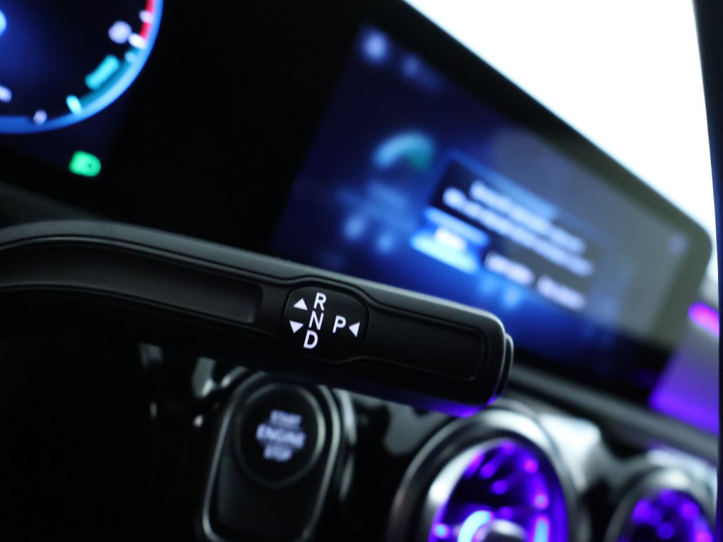 Mercedes-Benz A-Klasse 250 e business solution amg inclusief 24 maanden mb 