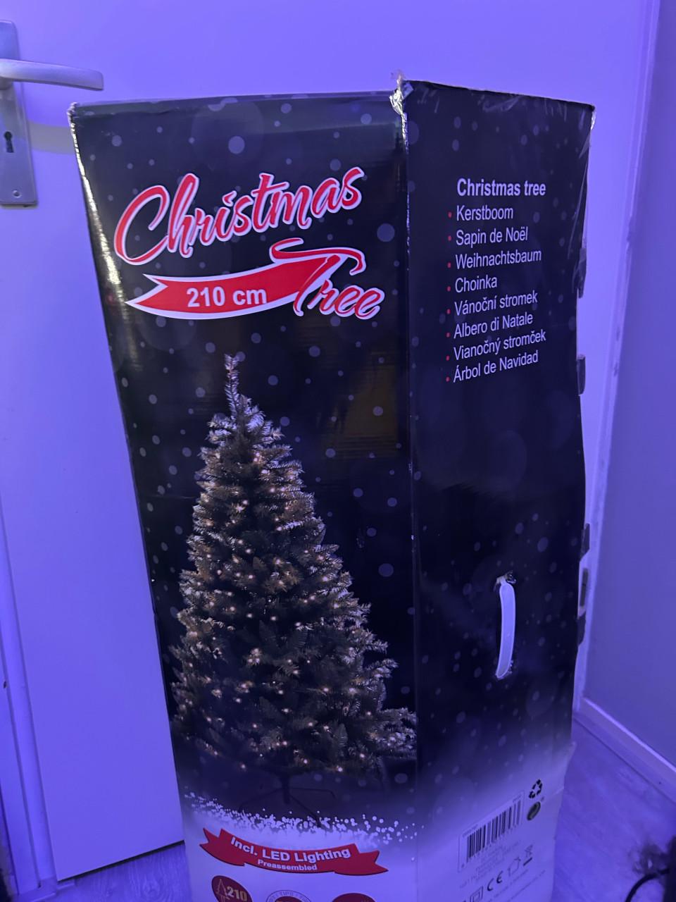 Kunst kerstboom met verlichting