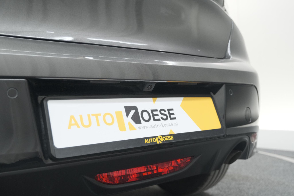Peugeot 208 puretech 100 eat8 allure pack | camera | apple carplay | parkee