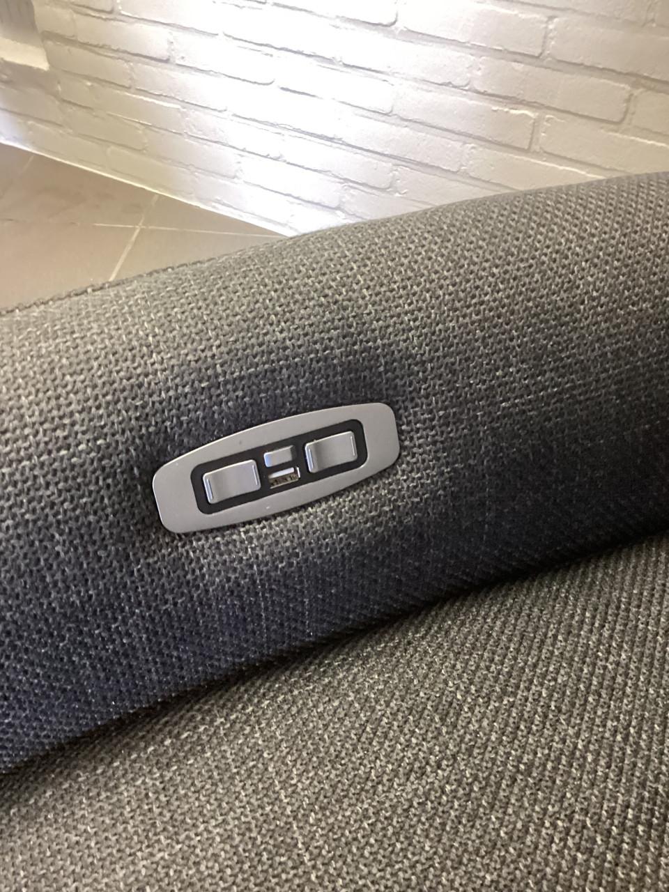 Stoel,tafel,stoelen,kastje juli 2025 samen €175