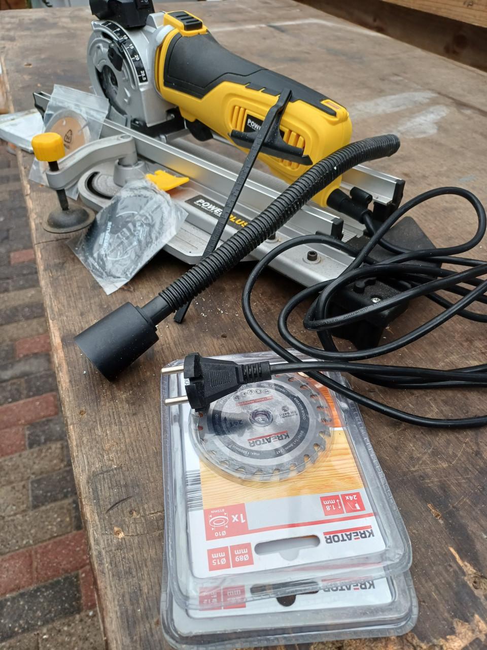 Powerplus afkortzaag