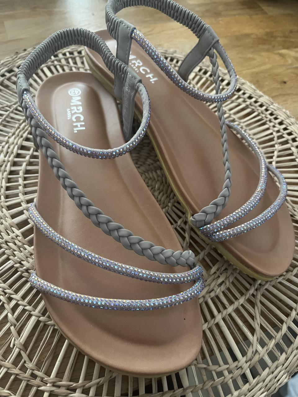 Partij nieuwe sandalen