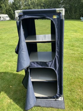 Hoge campingkast