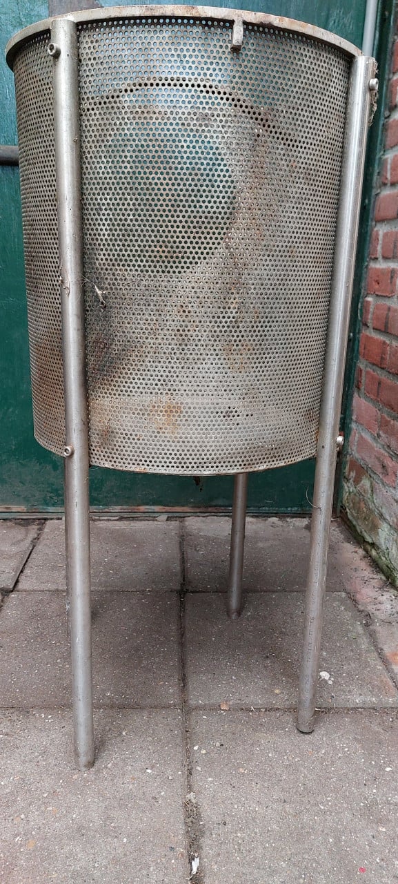 Roest Vrij Stalen vuurkorf Ø 37 cm. H=36>76 cm.