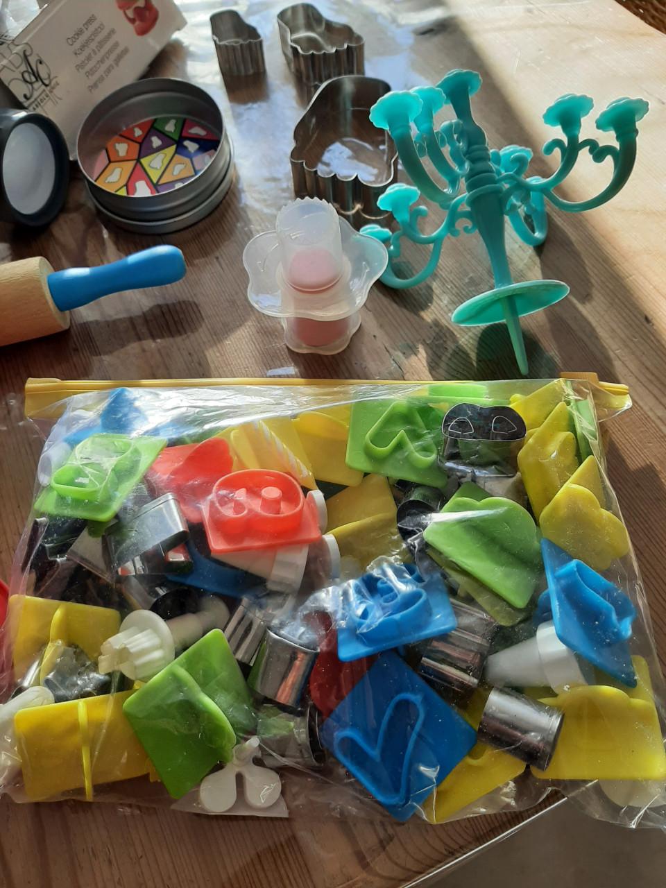 VEEL BAKSPULLETJES VOOR KINDERFEEST   ( TAARTEN BAKKEN )