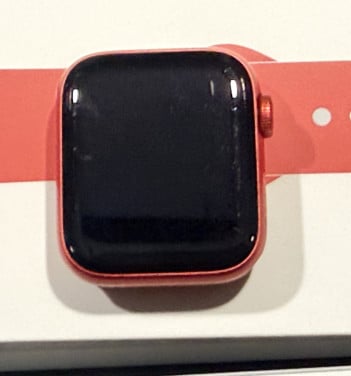 Apple watch serie 6 rood. in bijna nieuwstaat