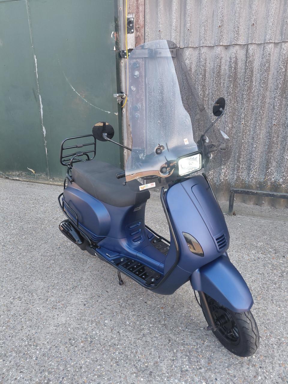 Nette La Souris scooter