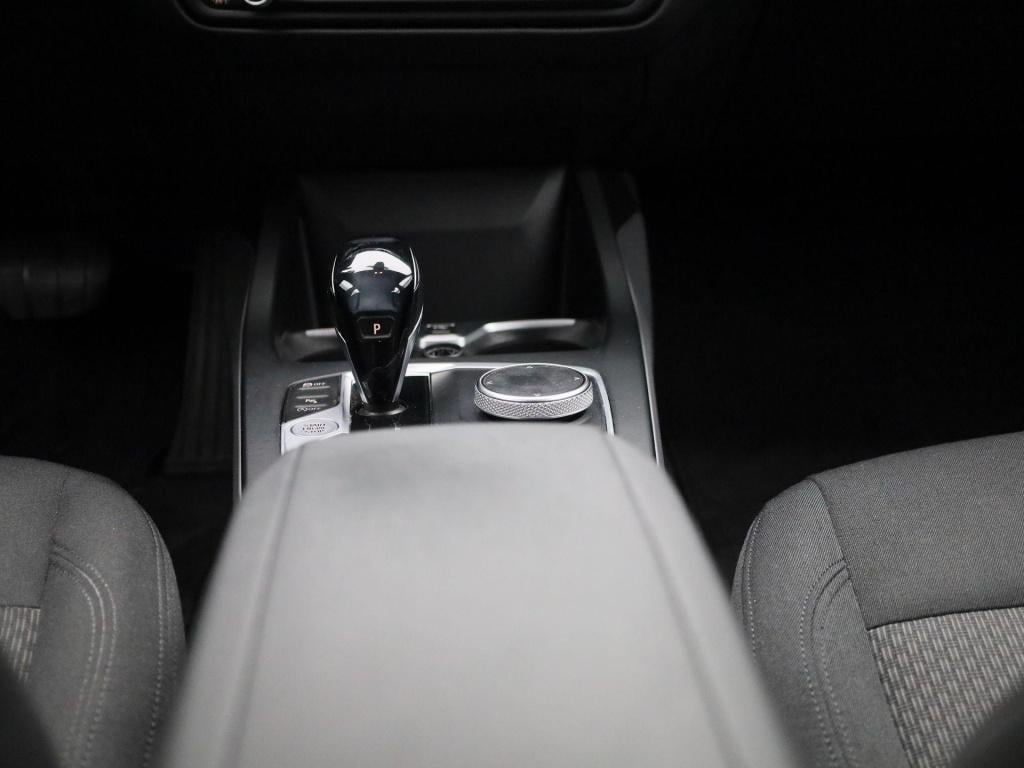 BMW 1 Serie 116i business edition | digitaal dashboard | keyless | stoelver