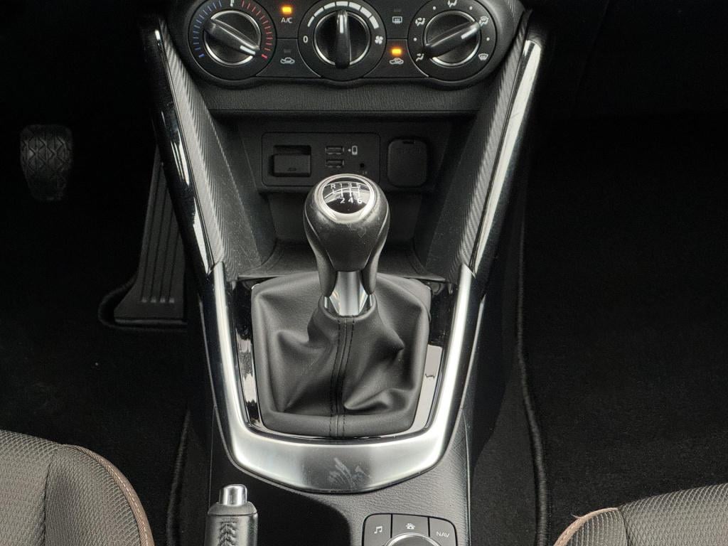 Mazda 2 1.5 skyactiv-g style selected nl-auto, allseason banden!